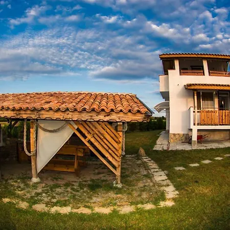 клуб #дворът Theyardclub Guest house *