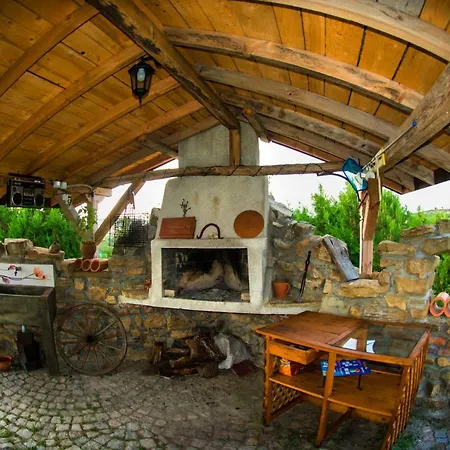 Guest house клуб #дворът Theyardclub Drachevo