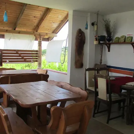 Guest house клуб #дворът Theyardclub Drachevo