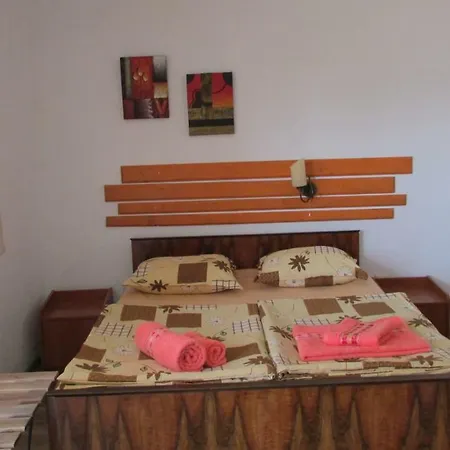 клуб #дворът Theyardclub Къща за гости